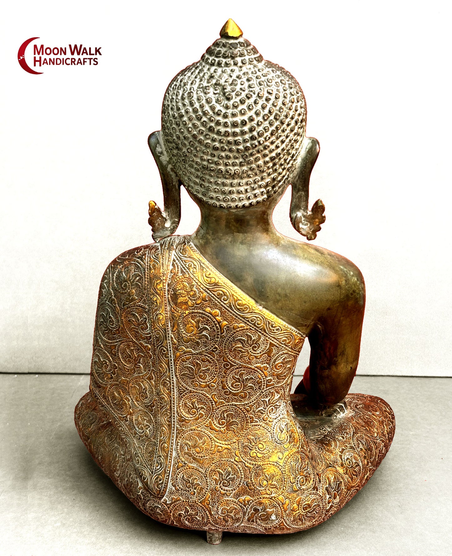 Medizinbuddha, antikes altes Stück mit vielen Schnitzereien, Nepali, meditierende Buddha-Statue von Drezel, Code ROH167