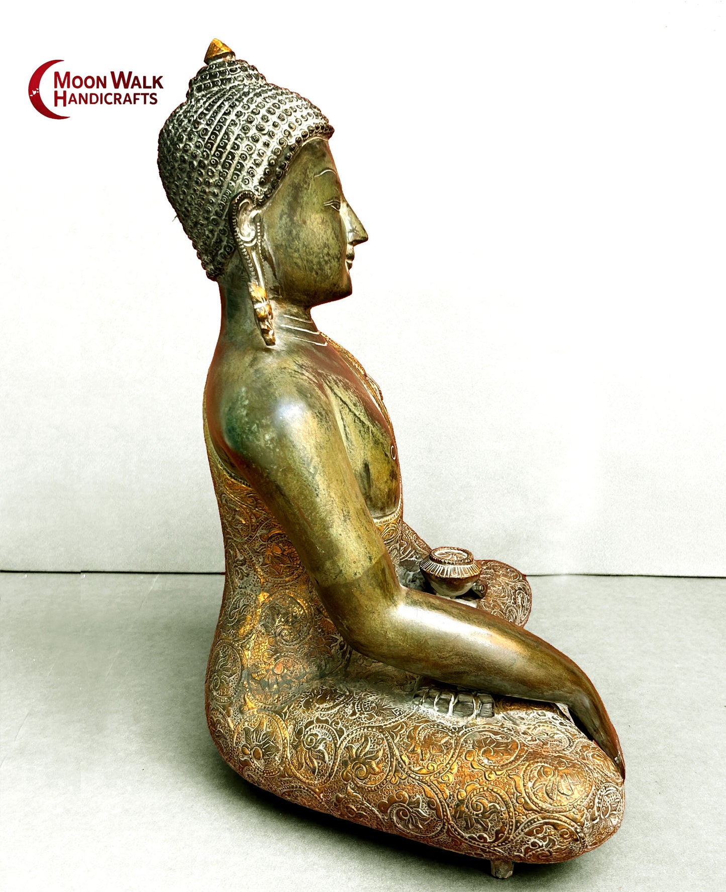 Medizinbuddha, antikes altes Stück mit vielen Schnitzereien, Nepali, meditierende Buddha-Statue von Drezel, Code ROH167