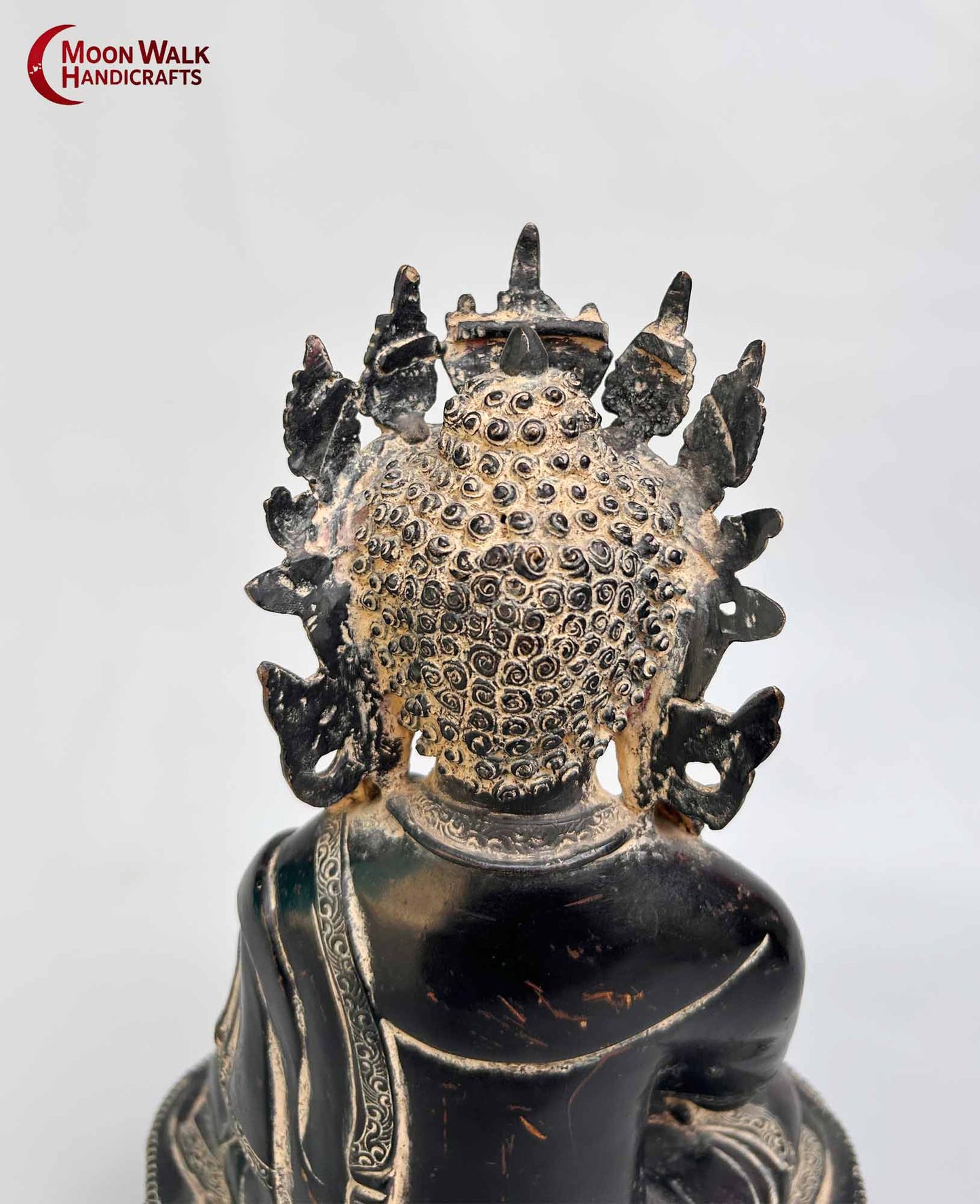 Sitzende Buddha-Statue aus schwarzem Metall