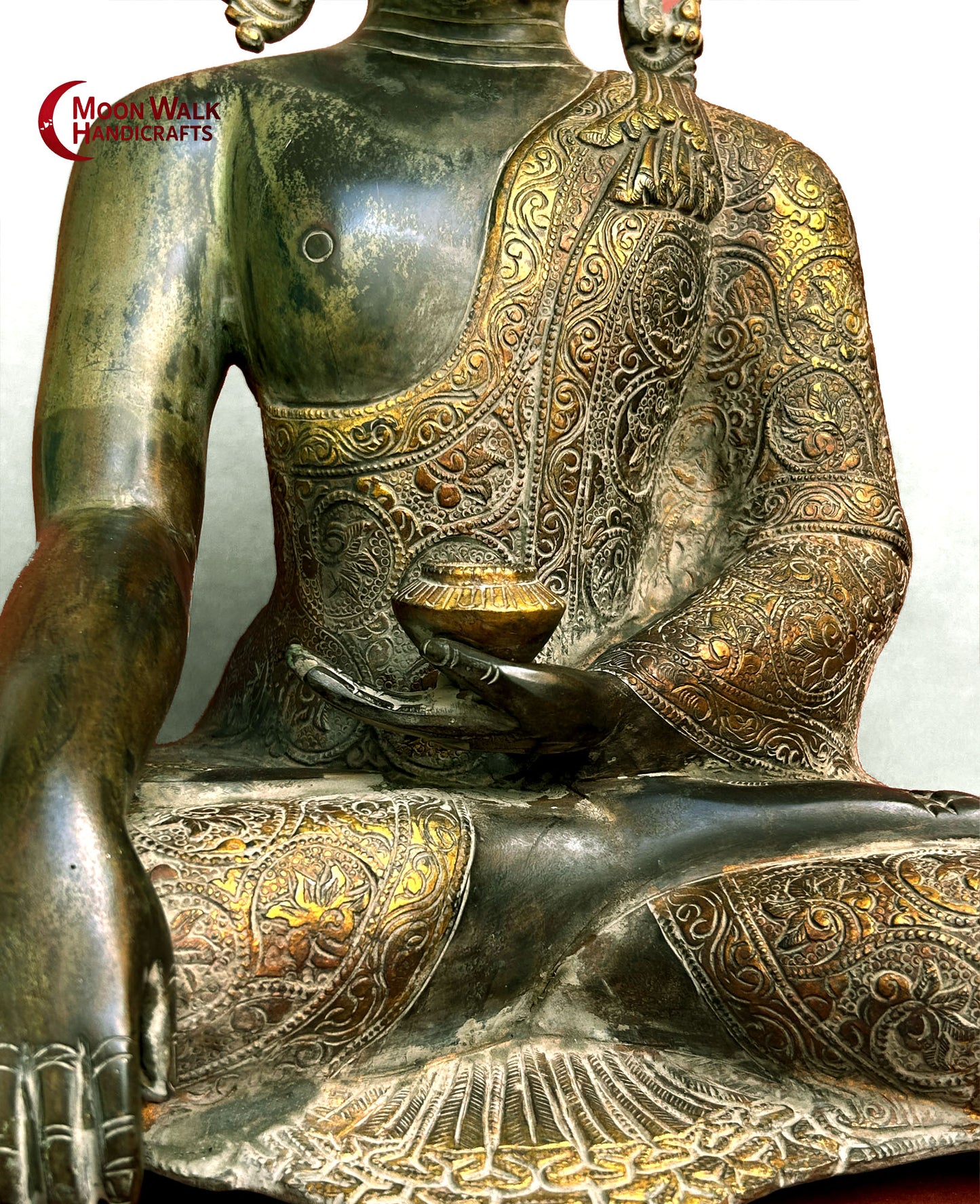 Medizinbuddha, antikes altes Stück mit vielen Schnitzereien, Nepali, meditierende Buddha-Statue von Drezel, Code ROH167