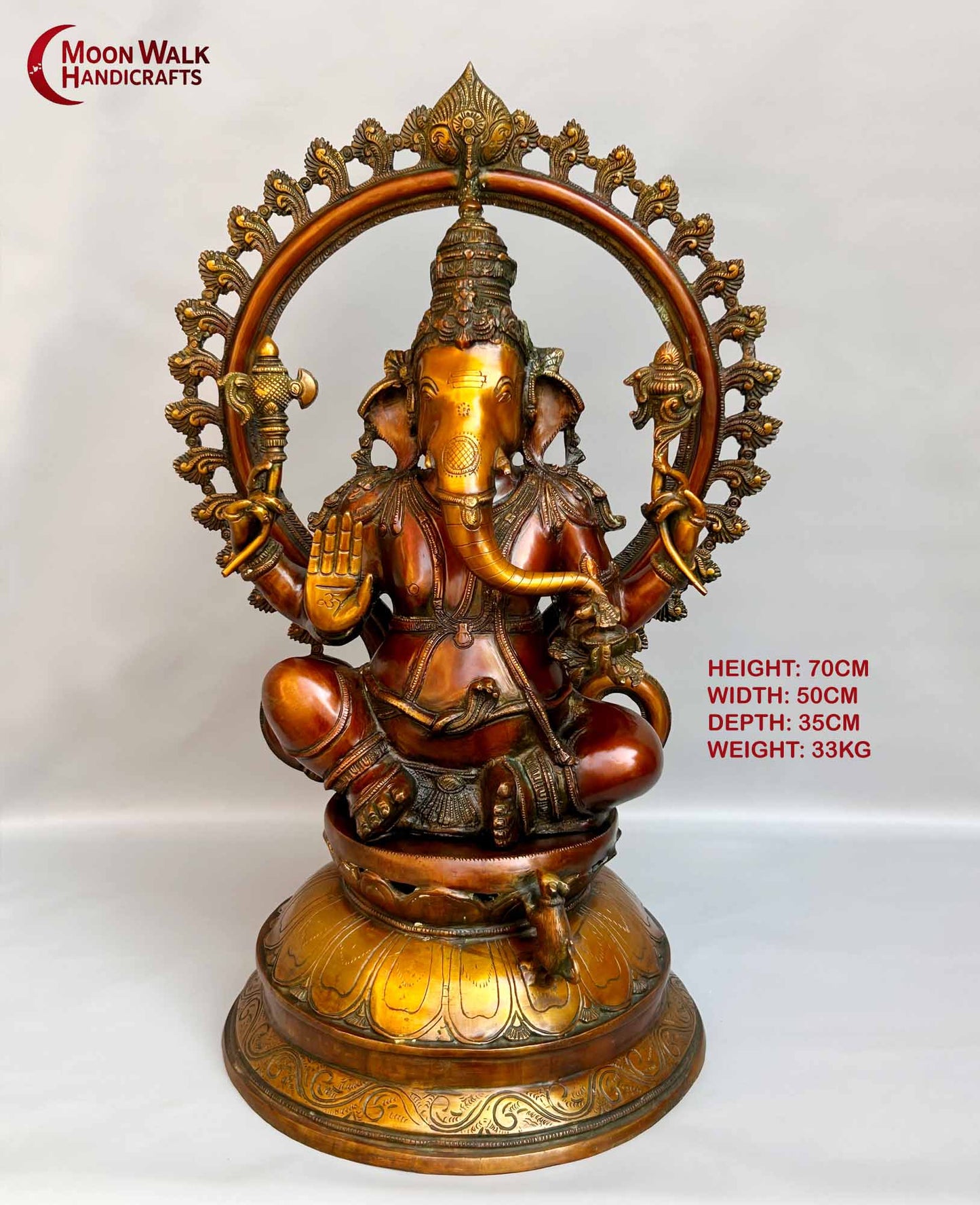 Majestätische Ganapati-Statue aus Messing mit Bogen-Hindu-Dekor. Altes antikes Messing, Statue aus den 90er Jahren aus Indien, Code „ARP1274“