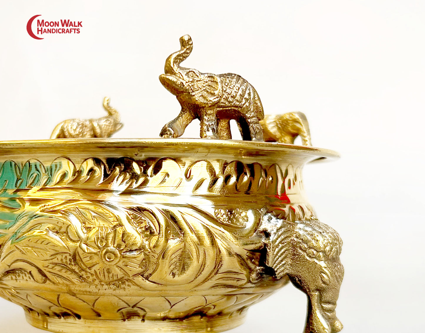 Antike Urli-Schale aus Messing mit Elefanten-Design, indisches Wohndekor, handgemachte Pooja-Schale aus Messing, Festivalgeschenk, traditionelle schwimmende Blumenschale