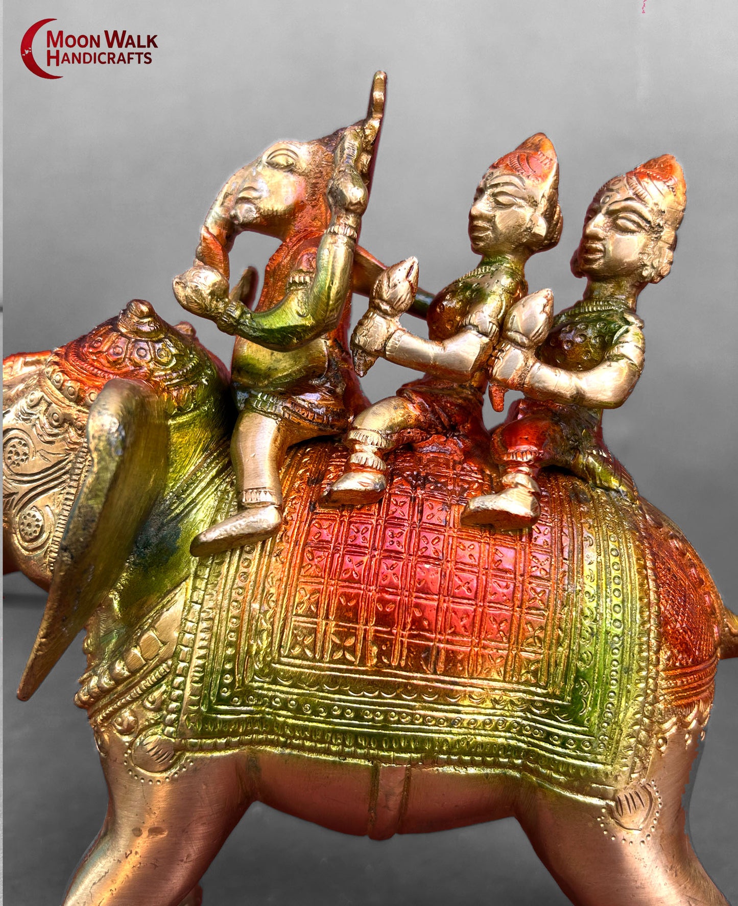 Mehrfarbige Ganesha-Elefant-Yatra-Statue aus Messing mit Ridhi Sidhi und Mushak, Code: ARP106