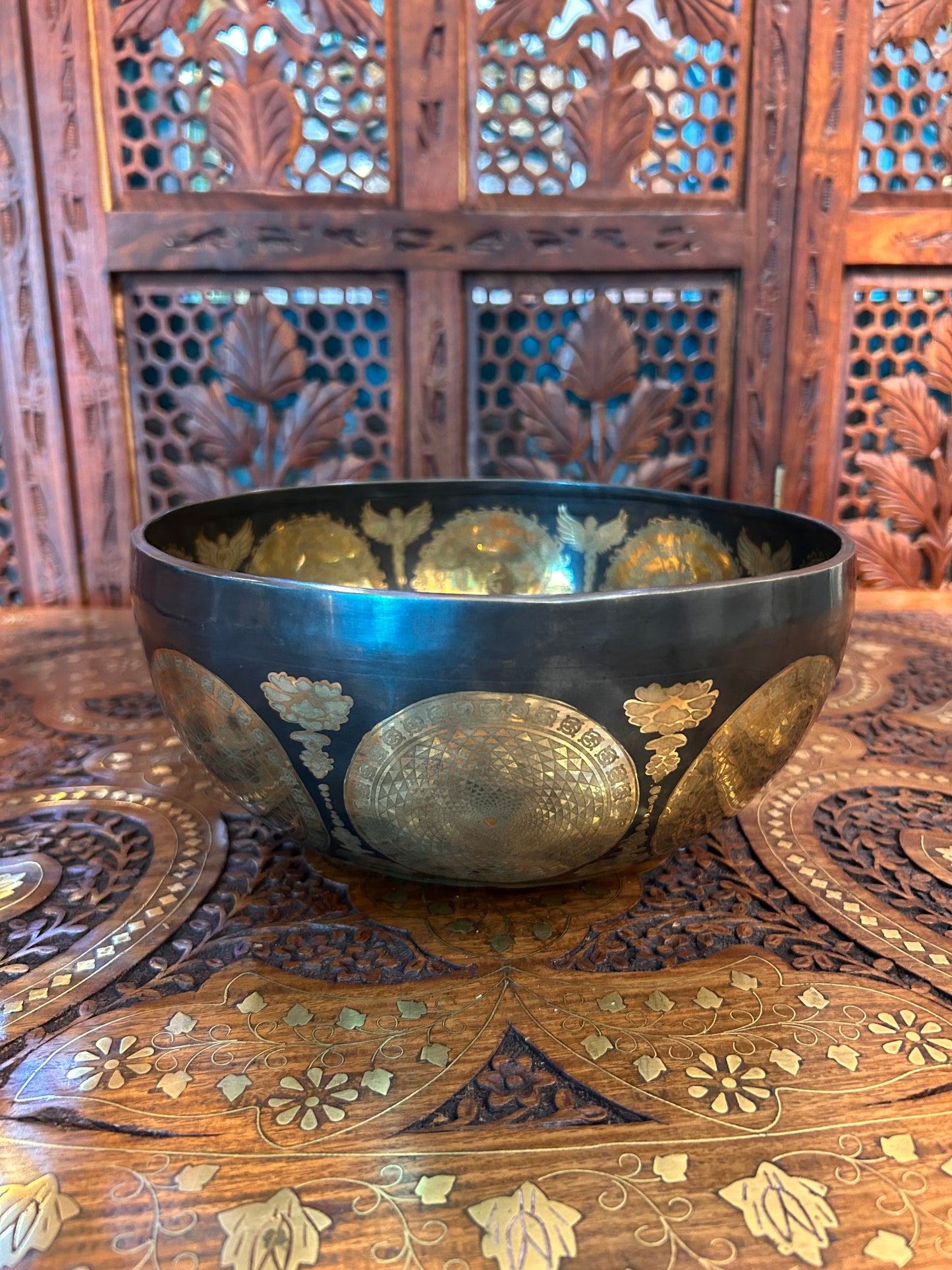 SH05 | weight 1.40kg, Height 11cm x width 24 cm Handmade Carving Singing Bowl. Tibetan Sound Bowl Meditation, | Includes Mallet Cushion