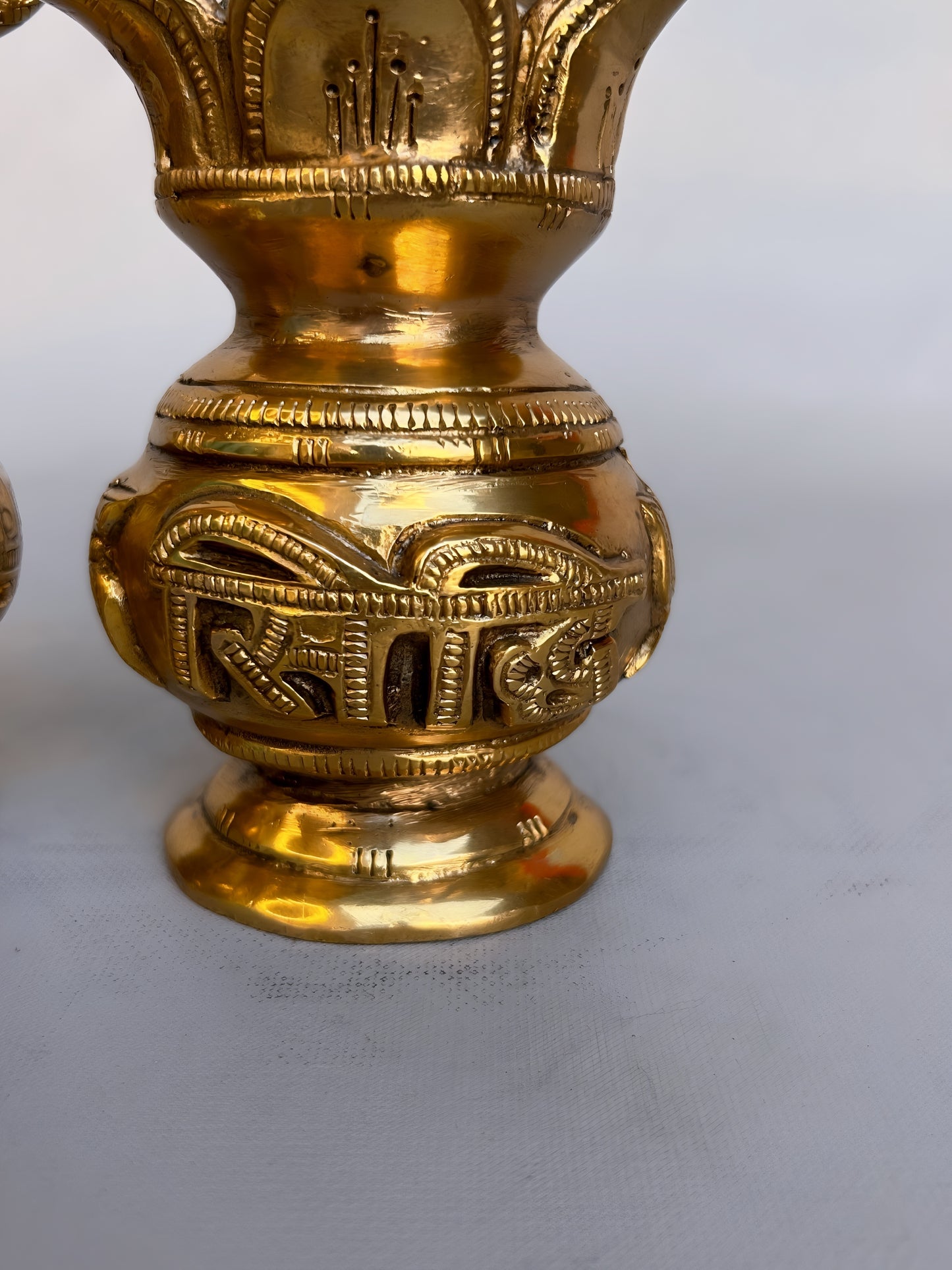 Traditioneller RIDHI SIDHI Messing-Kalash mit Kokosnuss- und Mangoblättern – 2er-Paar Pooja-Töpfe für Tempel und Zuhause – 14 cm hoch, glückverheißendes Hindu-Dekor