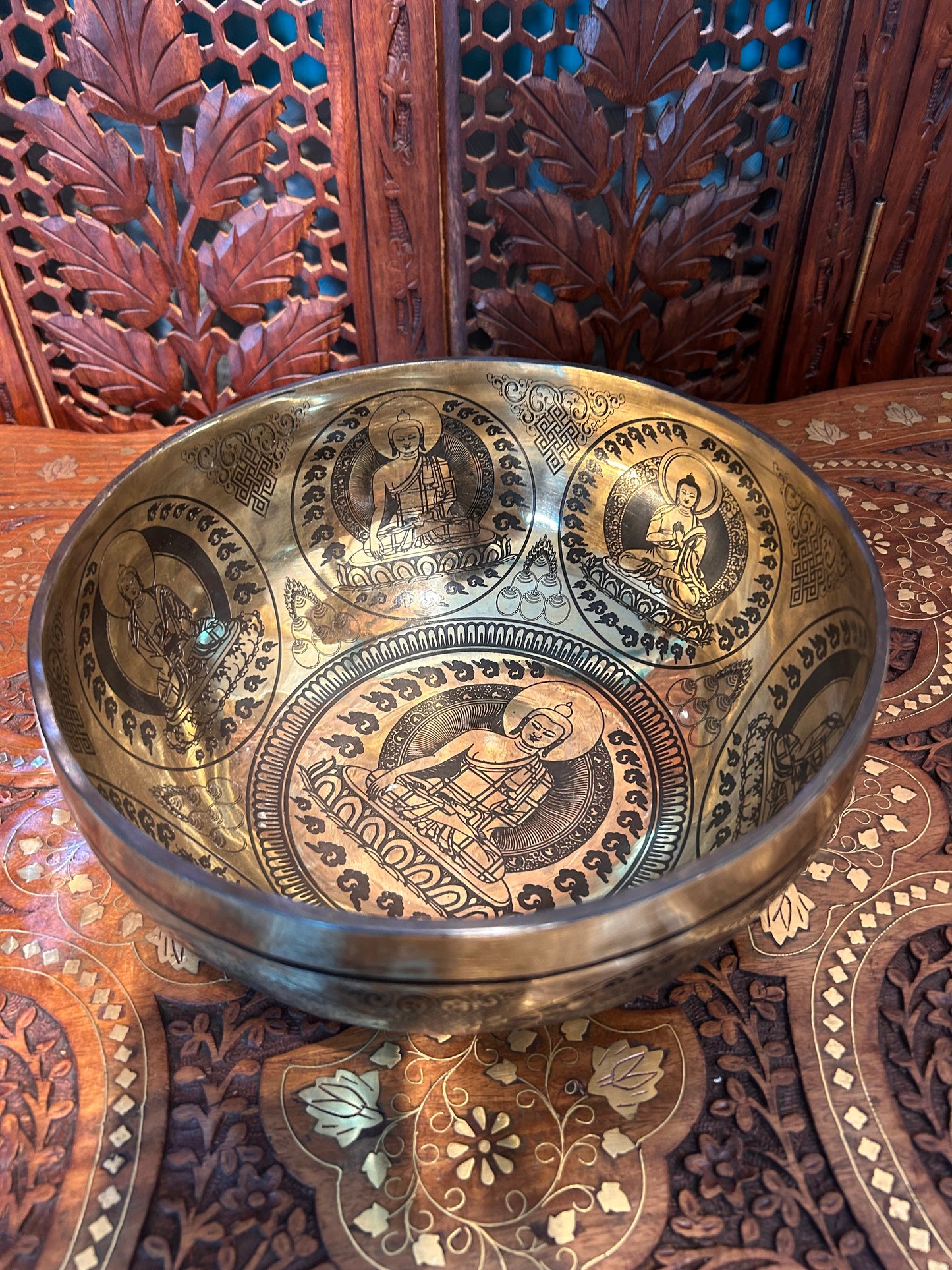 SH10 | weight 1.560kg, Height 11cm x width24 cm Handmade Carving Singing Bowl. Tibetan Sound Bowl Meditation, | Includes Mallet Cushion