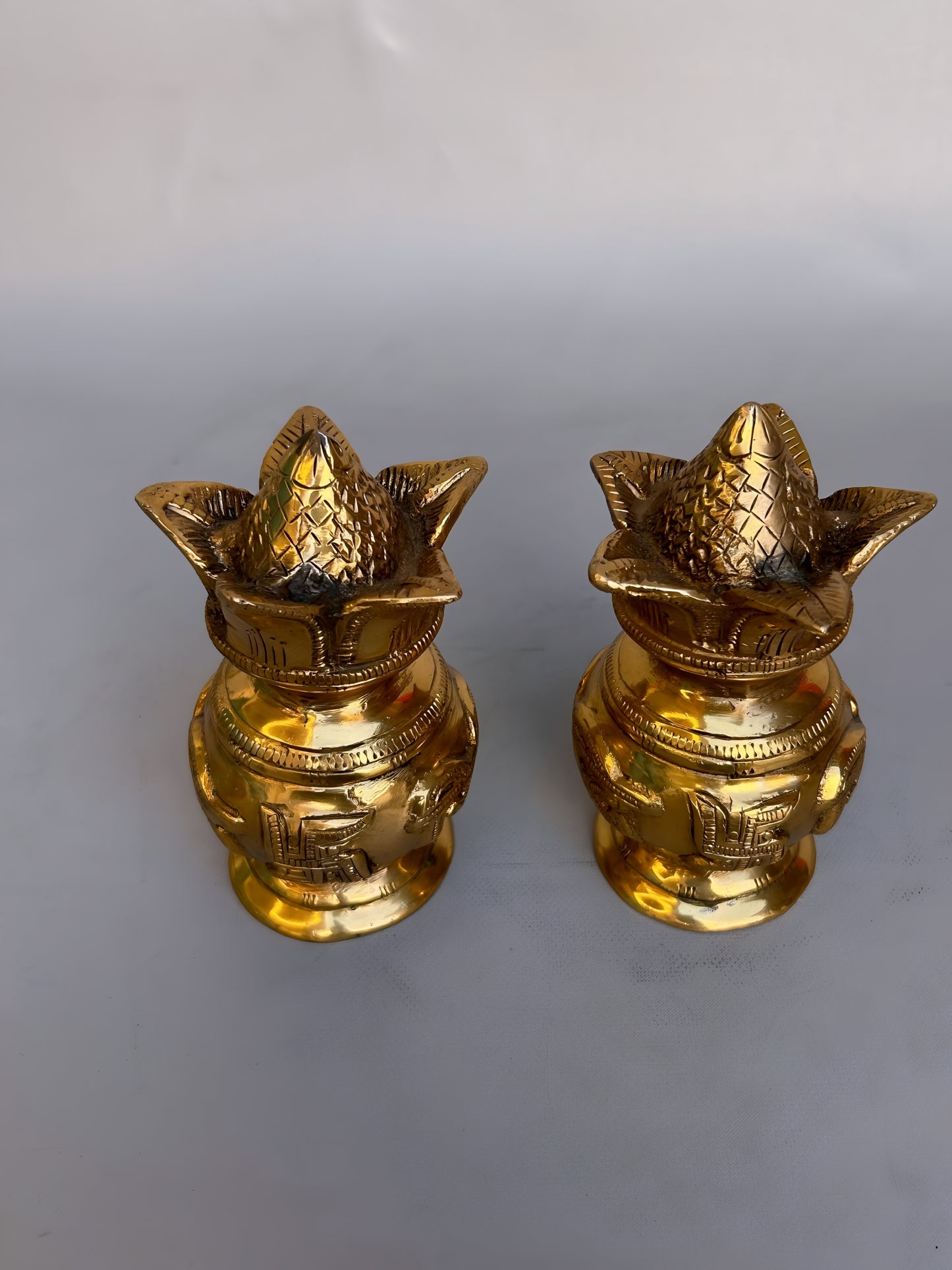 Traditional RIDHI SIDHI Brass Kalash with Coconut & Mango Leaves – Pair of 2 Pooja Pots for Temple & Home – 14cm Tall, Auspicious Hindu Decor