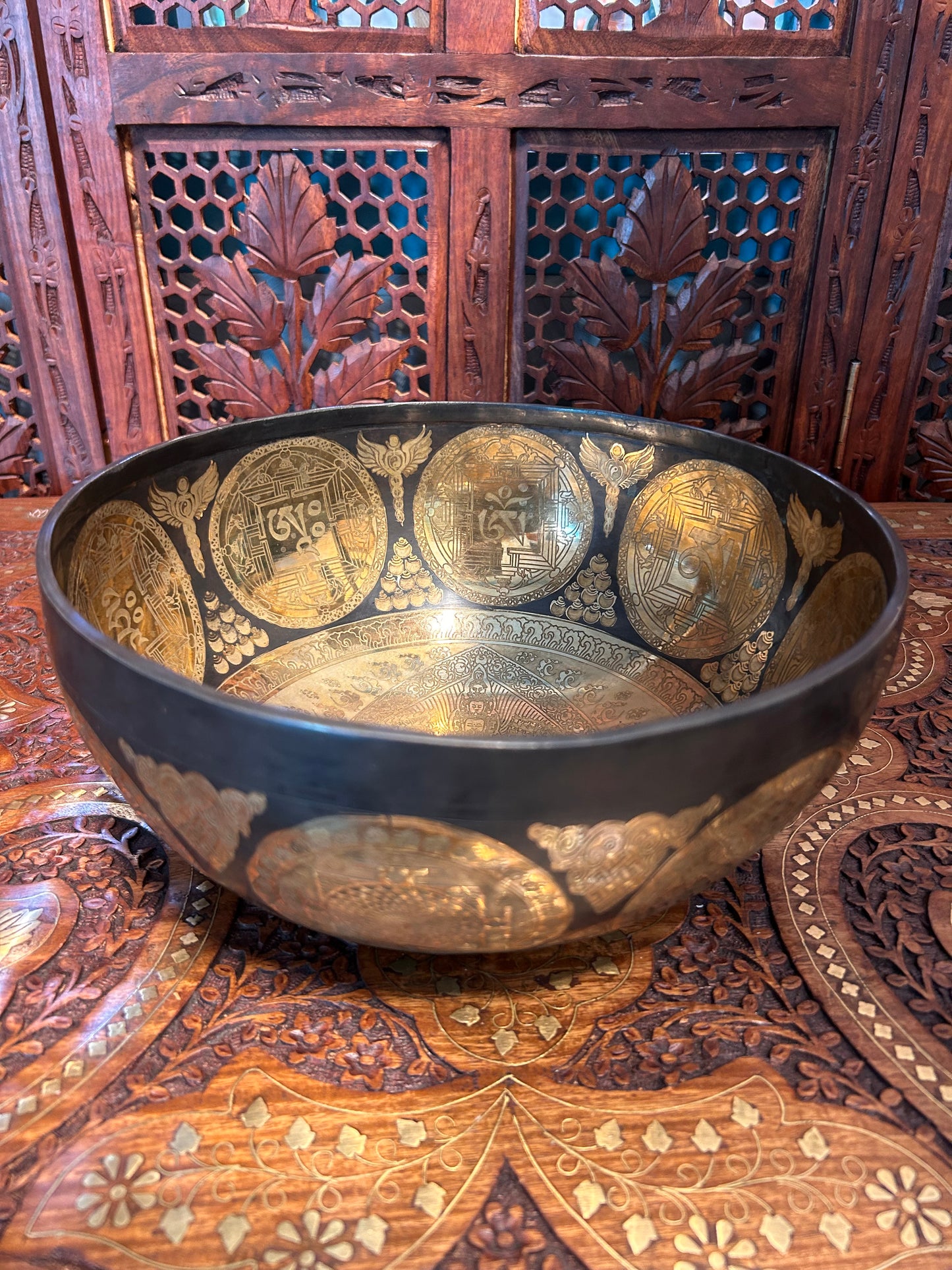 SH08 | weight 2kg, Height 13cm x width27 cm Handmade Carving Singing Bowl. Tibetan Sound Bowl Meditation, | Includes Mallet Cushion