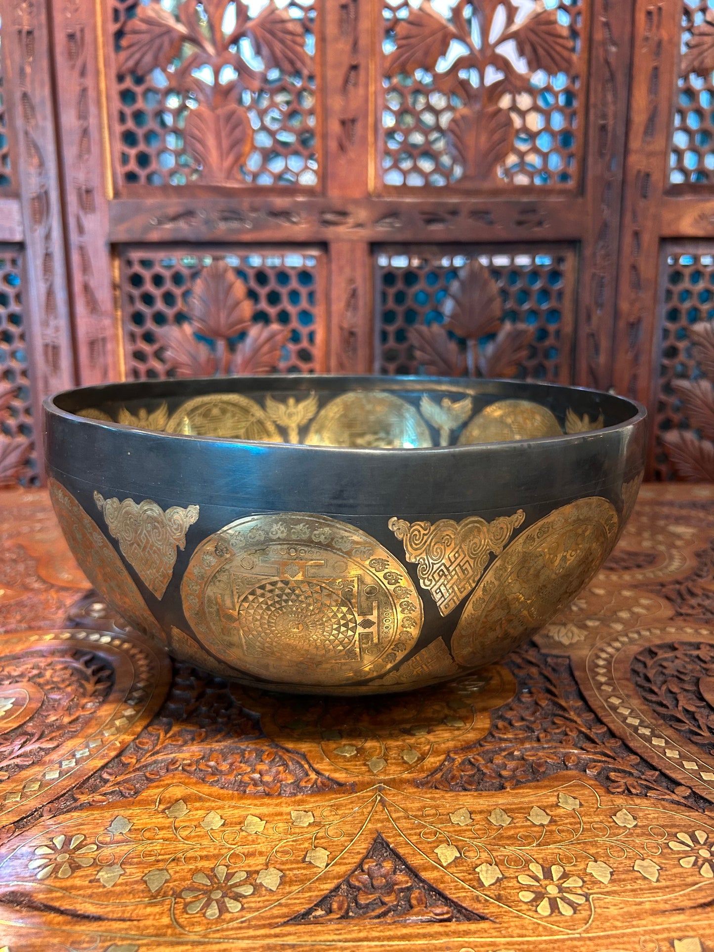 SH08 | weight 2kg, Height 13cm x width27 cm Handmade Carving Singing Bowl. Tibetan Sound Bowl Meditation, | Includes Mallet Cushion