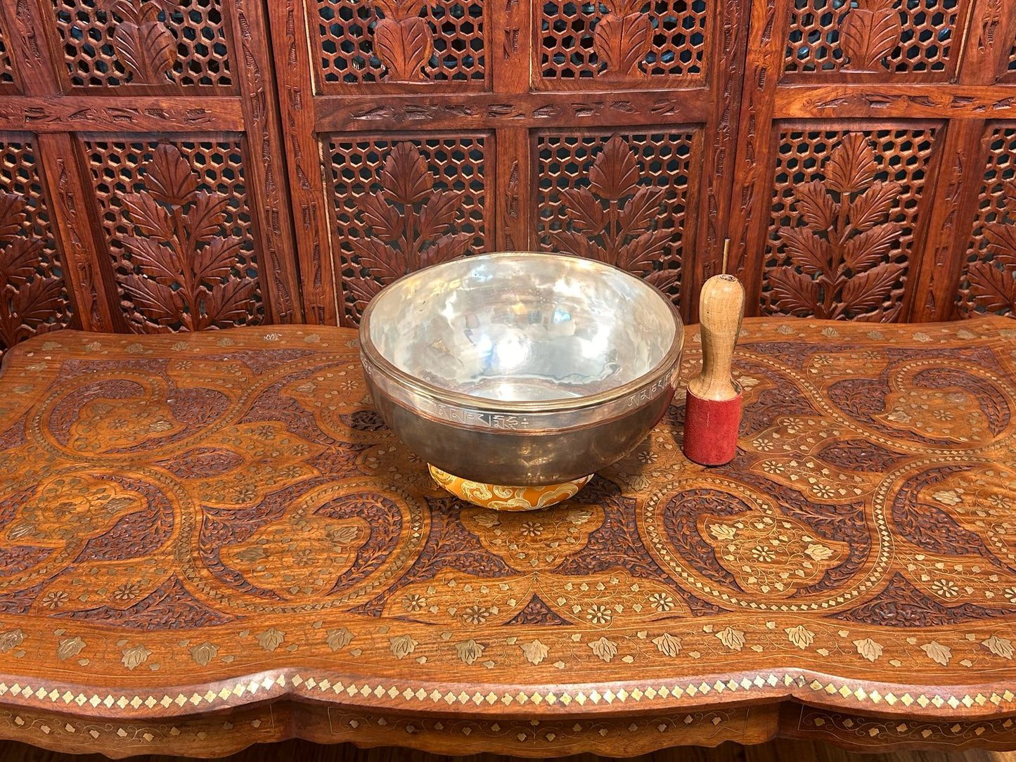 SH03 | 29cm Large Brass Singing Bowl for Meditation & Healing, Tibetan Sound Bowl with Smooth Finish, Handcrafted Yoga Therapy Bowl with Mallet & Cushion