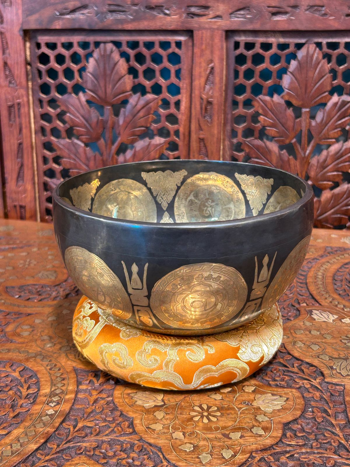 SH01 | Traditional Brass Singing Bowl 10cm x 19cm | Handmade Tibetan Sound Bowl for Meditation, Yoga & Chakra Healing | Includes Mallet & Cushion