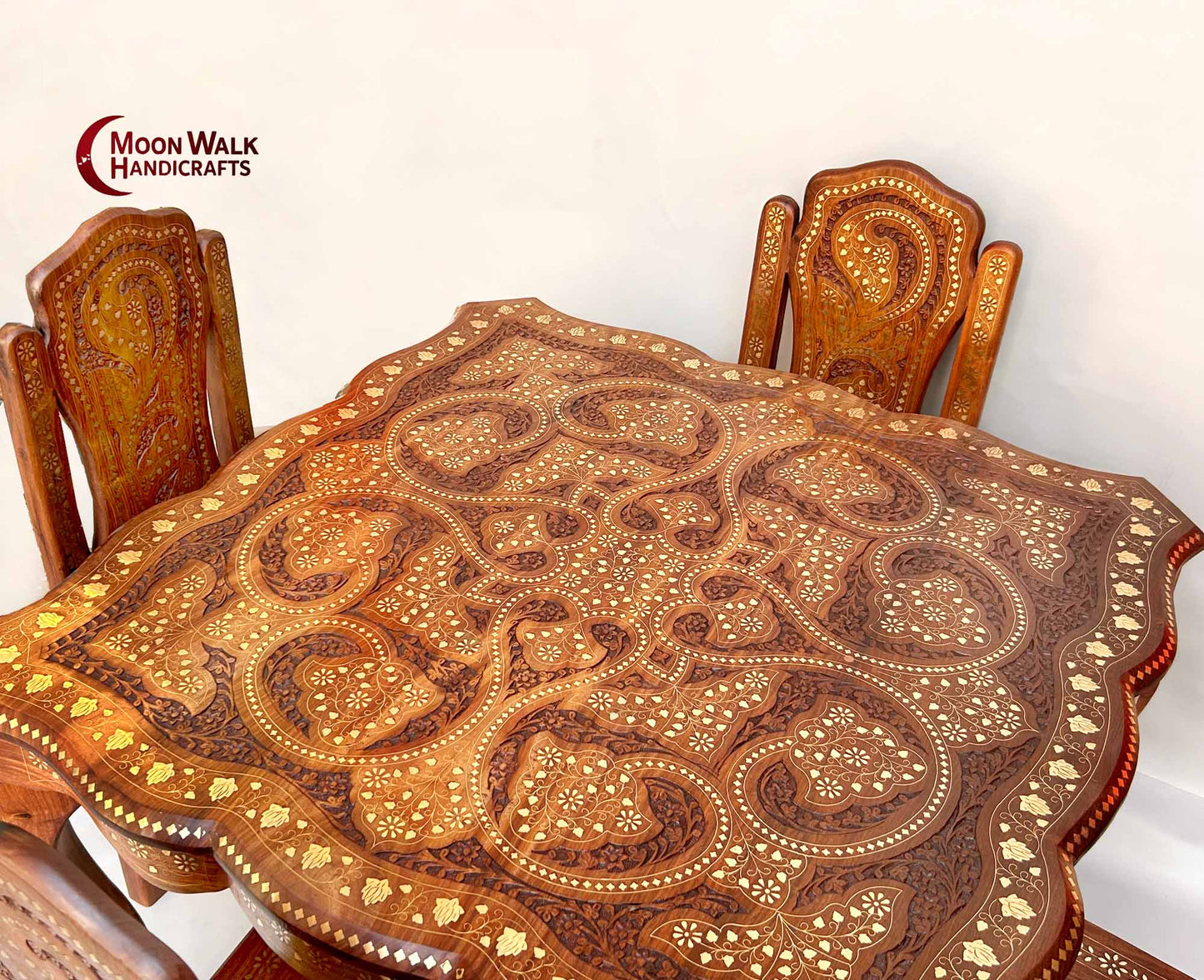 Handgefertigtes Esstisch-Set mit Messingschnitzerei, 1 Tisch und 4 Stühle, Made in India, Möbel von Moonwalk Handicrafts, Palisanderholz, Sheesham