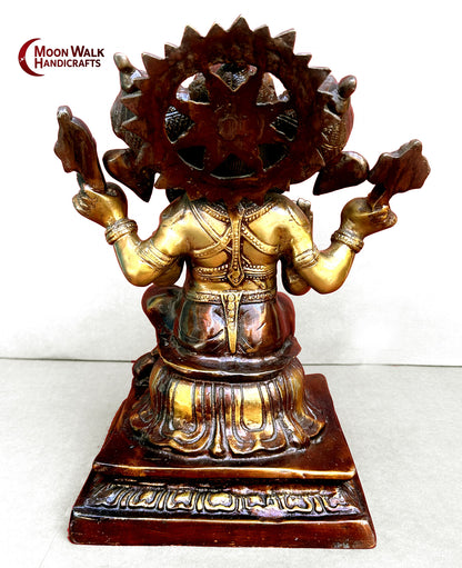 Die dreistämmige Ganesha-Statue aus natürlicher Bronze verkörpert Harmonie und Gleichgewicht. Ihre drei Stämme symbolisieren die Einheit des Denkens.