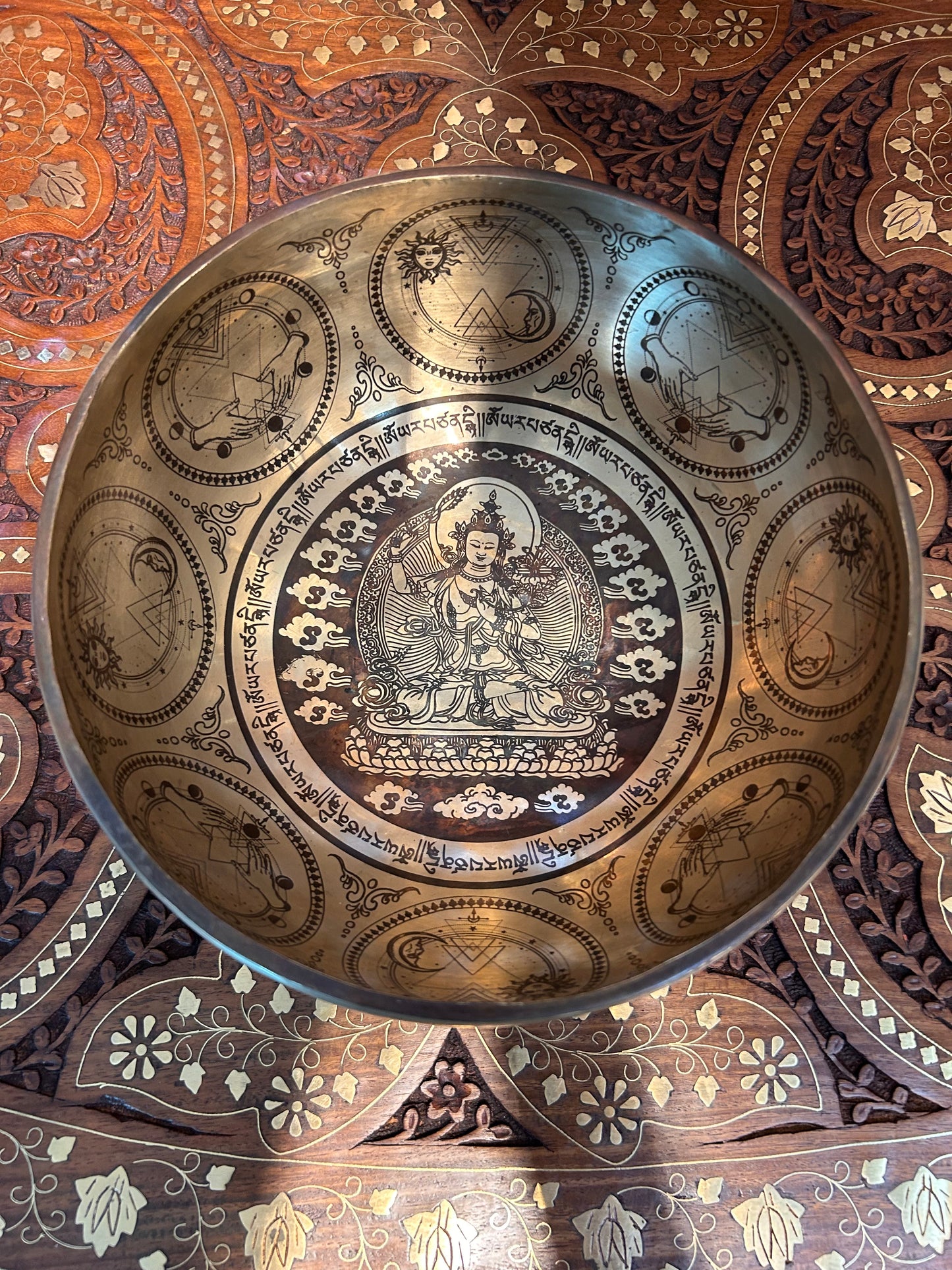 SH21 | weight 1.210kg, Height 10cm x width 23cm Handmade Carving Singing Bowl. Tibetan Sound Bowl Meditation, | Includes Mallet Cushion