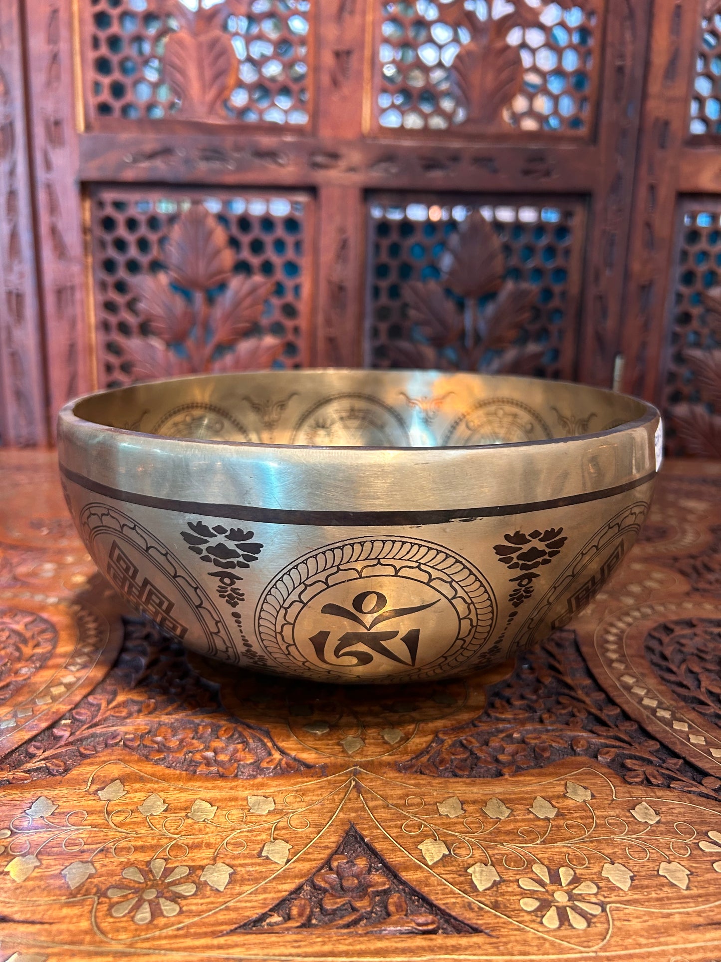 SH21 | weight 1.210kg, Height 10cm x width 23cm Handmade Carving Singing Bowl. Tibetan Sound Bowl Meditation, | Includes Mallet Cushion