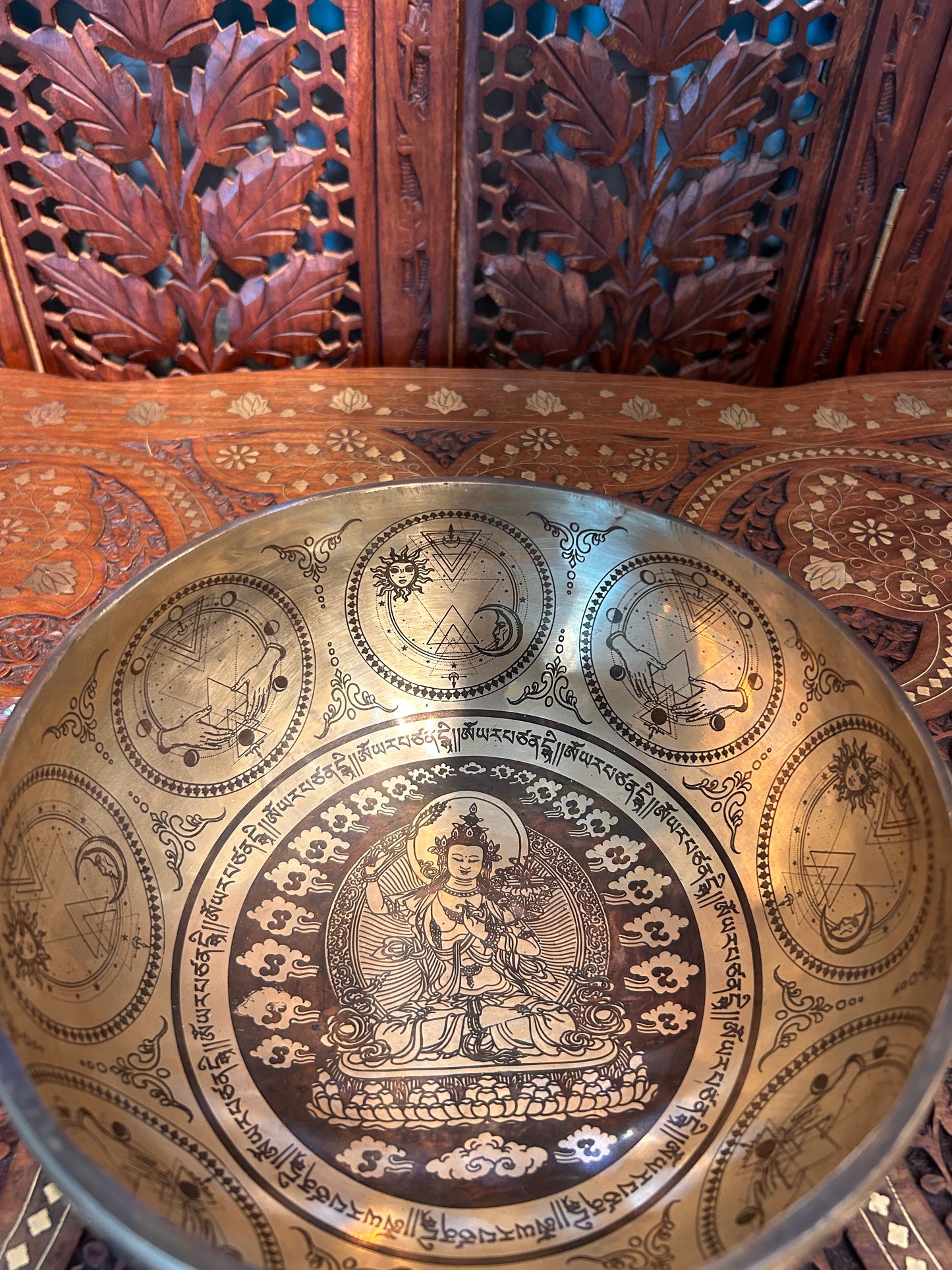 SH21 | weight 1.210kg, Height 10cm x width 23cm Handmade Carving Singing Bowl. Tibetan Sound Bowl Meditation, | Includes Mallet Cushion